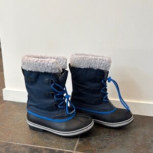 Kids Sorel Winter Boots with Blue Accents excellent condition